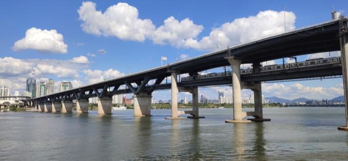 Cheongdam Bridge over the Han River, Seoul